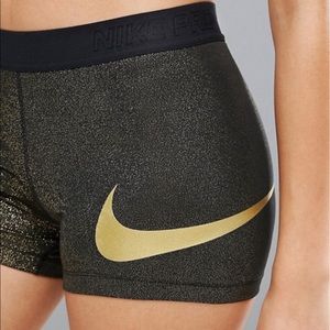 SHORT NIKE PRO BLACK &GOLD